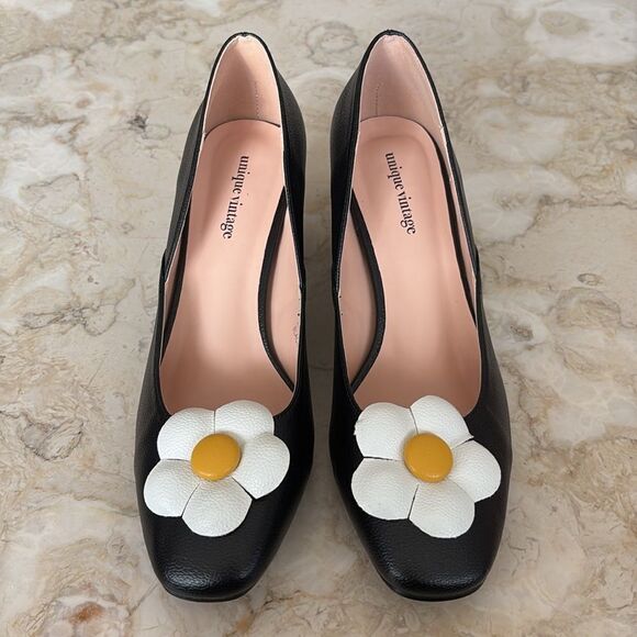 Unique Vintage Black Daisy Pumps - Picture 5 of 15